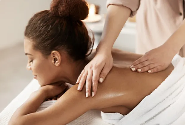 Lợi Ích Của Việc Chăm Sóc Da Mặt Tại Spa So Với Tự Chăm Sóc Tại (1)